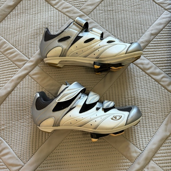 Giro Sante |  Lightly Used Women's Cycling Shoes  |  EU Size 39  |  US Size 7.5 - Picture 4 of 9